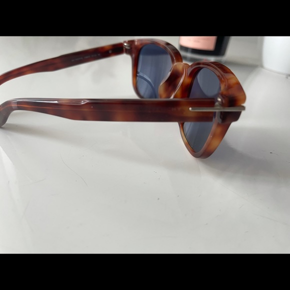 Givenchy Sunglasses - Picture 5 of 5